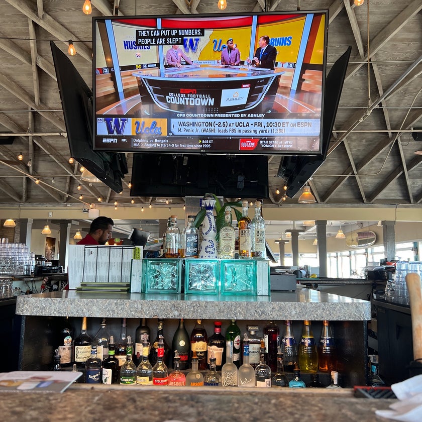 Ideal Bar & Grill - Cocktail Bar,American Restaurant,Seafood Restaurant - bar,staff,seafood,breakfast food,sandwiches,scenic views,lunch,beach,dinner,live music,crowded,great value,happy hour,cute,margaritas,appetizers,French toast,gluten-free food,tequila,prime rib,sourdough bread,baby back ribs,sunscreen,sundried tomatoes,Monday night specials,good for singles