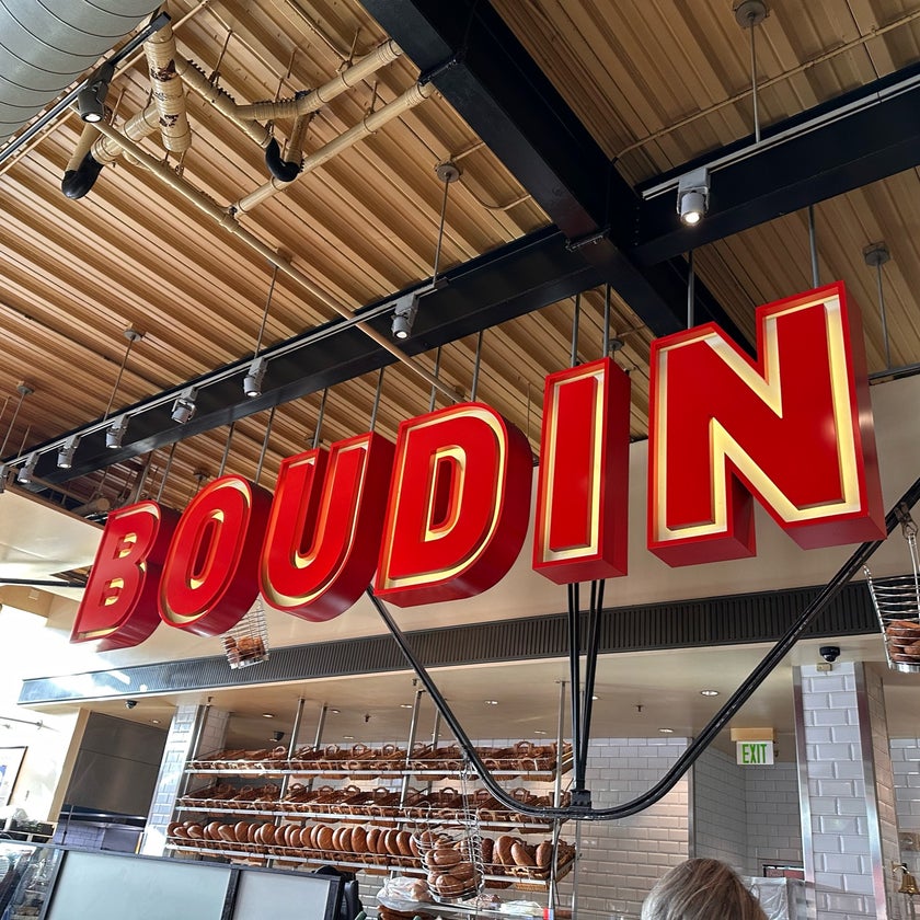 Bistro Boudin - Bakery,Bistro,American Restaurant - bar,meats,breakfast food,sandwiches,scenic views,music,salads,well,lunch,brunch food,healthy food,city,dinner,crowded,happy hour,takes reservations,tours,tourism,trendy,good for dates,Bay,crispy food,spinach,good for a quick meal,goat cheese,walnuts,baguettes,fireplaces,piers,sourdough bread,cranberries,good for groups,good for special occasions,beef stew,mushroom risotto,boudin,Cioppino,Anchor Steam,breadbowl