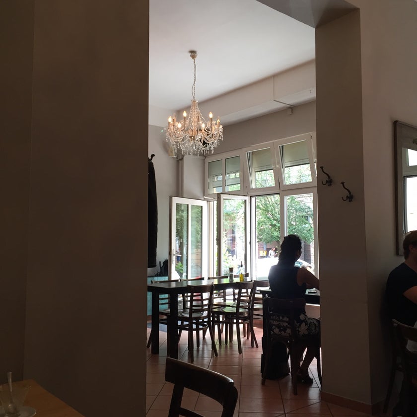 Petrarca - Wine Bar,Italian Restaurant - restaurants,bar,good service,salads,well,lunch,healthy food,dinner,crowded,great value,homemade food,trendy,good for dates,good for a quick meal,peas,burrata cheese,truffle oil,changing menu,lasagne,antipasto,polenta,ragu,good for singles