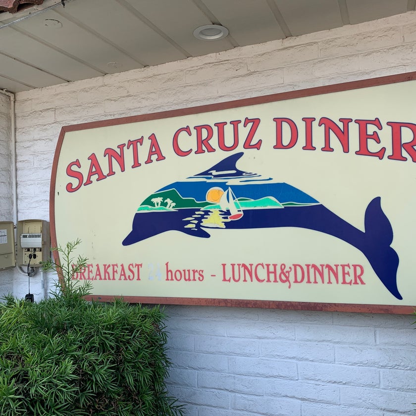 Santa Cruz Diner - Diner,American Restaurant - restaurants,bar,breakfast food,inexpensive,well,lunch,brunch food,eggs,dinner,curry,bacon,milkshakes,pancakes,avocado,pies,chefs,waffles,hot dogs,French toast,jalapeños,diner food,spring rolls,chocolate chips,hash browns,hash,good for groups,jack cheese,pot roast,Tapatio,biscuits and gravy