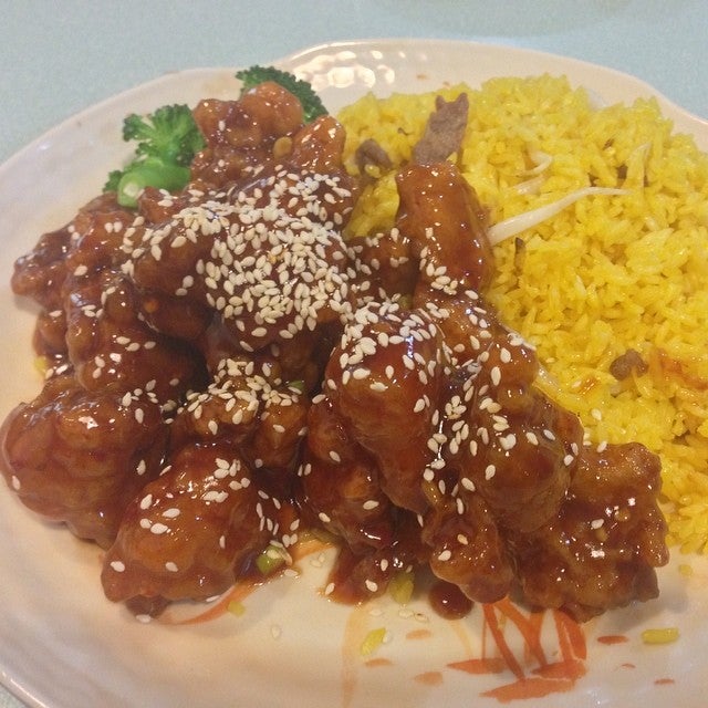 Amin's Chinese Halal Restaurant - Chinese Restaurant - chicken,rice,onions,trendy