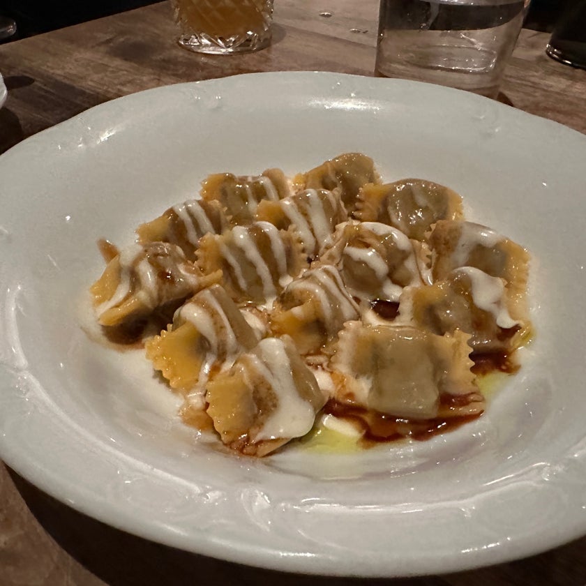 Che Fico - Italian Restaurant - meats,good service,pizza,cheese,wine,pasta,chocolate,city,spicy food,dinner,crowded,great value,peppers,small plates,onions,chili,spacious,trendy,good for dates,pineapple,olive oil,black truffles,cacio e pepe