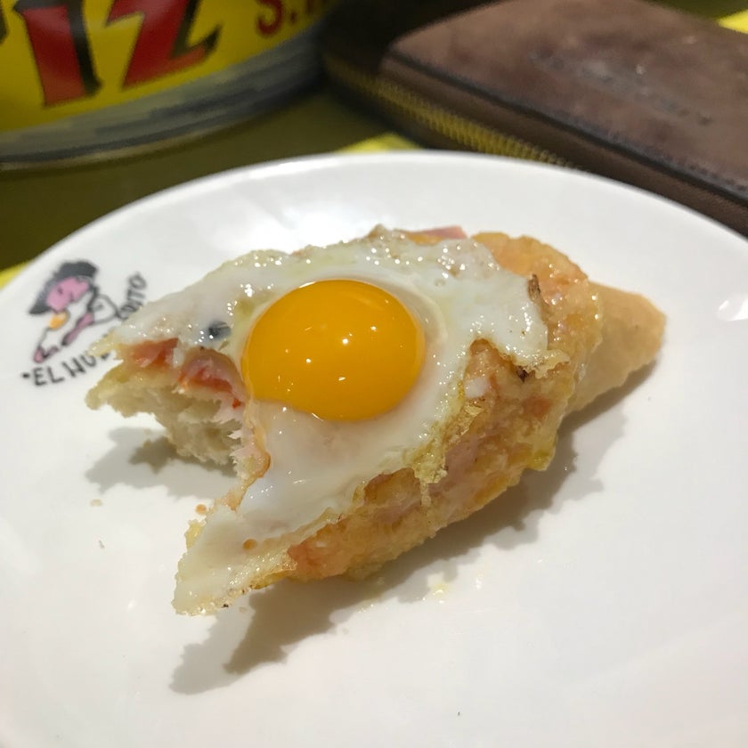 El Huevo Frito - Bar,Tapas Restaurant - bar,meats,friendly staff,music,crowded,trendy,tortillas,good for a quick meal,skewers,fried eggs,pintxos,pintos,black sauce
