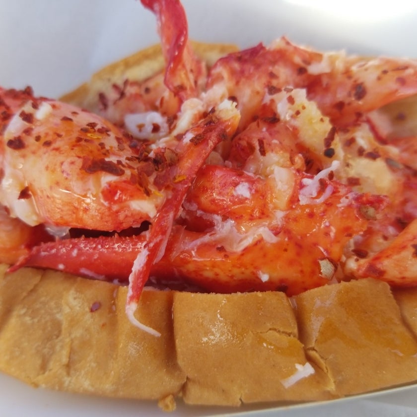 Luke's Lobster - Seafood Restaurant - sandwiches,scenic views,lunch,city,lines,river,trendy,bridge,fast food,good for a quick meal,lively,benches,cole slaw,piers,taste of maine