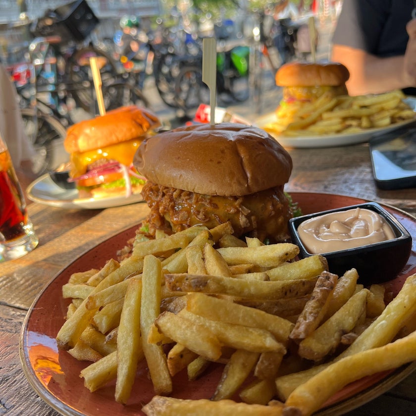 The Happy Bull - Burger Joint - restaurants,burgers,spicy food,milkshakes,nachos,good for groups,non alcoholic beer