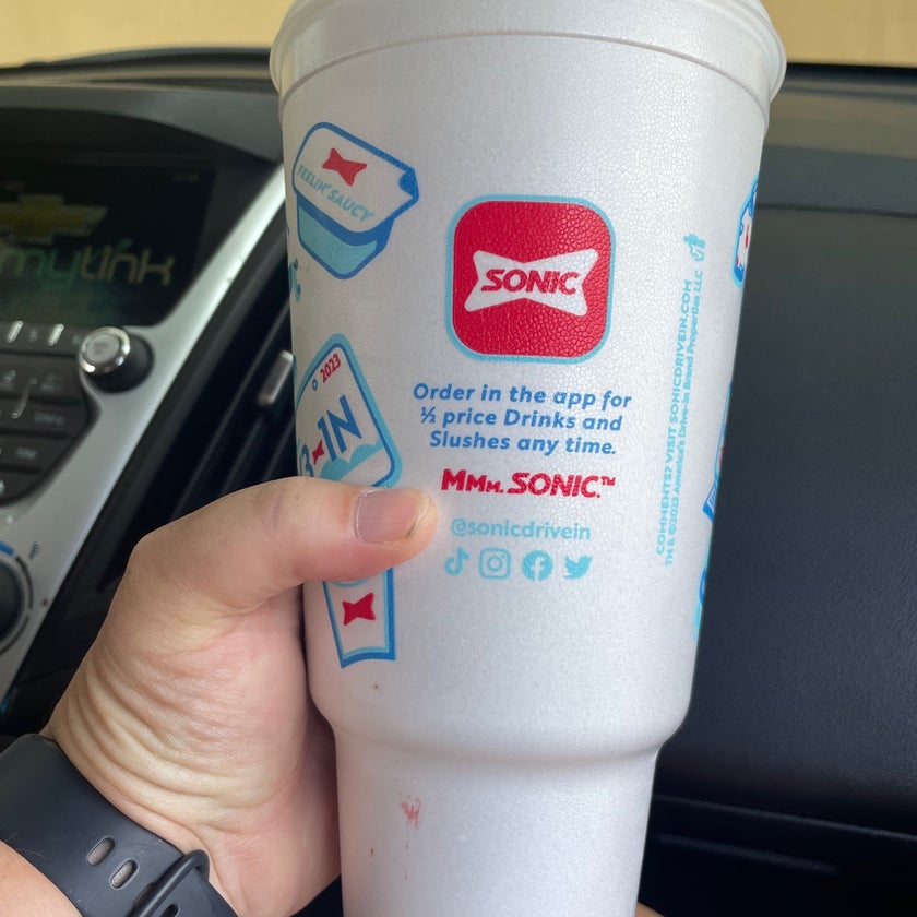 Sonic Drive-In - Fast Food Restaurant - bar,fruit,lunch,brunch food,chocolate,ice cream,spicy food,dinner,great value,happy hour,milkshakes,snacks,bananas,berries,vanilla,family-friendly,good for a quick meal,grilled cheese sandwiches,tater tots,slushies,corn dogs,cherry limeade,cheese tots,cheddar peppers