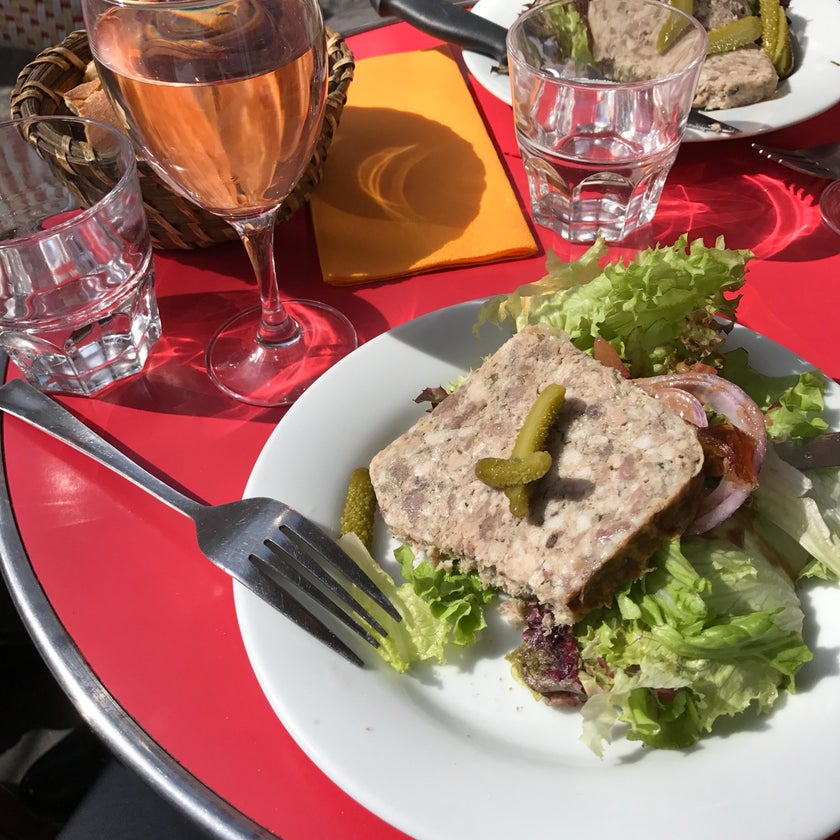 Le Café Jean - Bar,French Restaurant - good service,casual,happy hour,chicken burgers