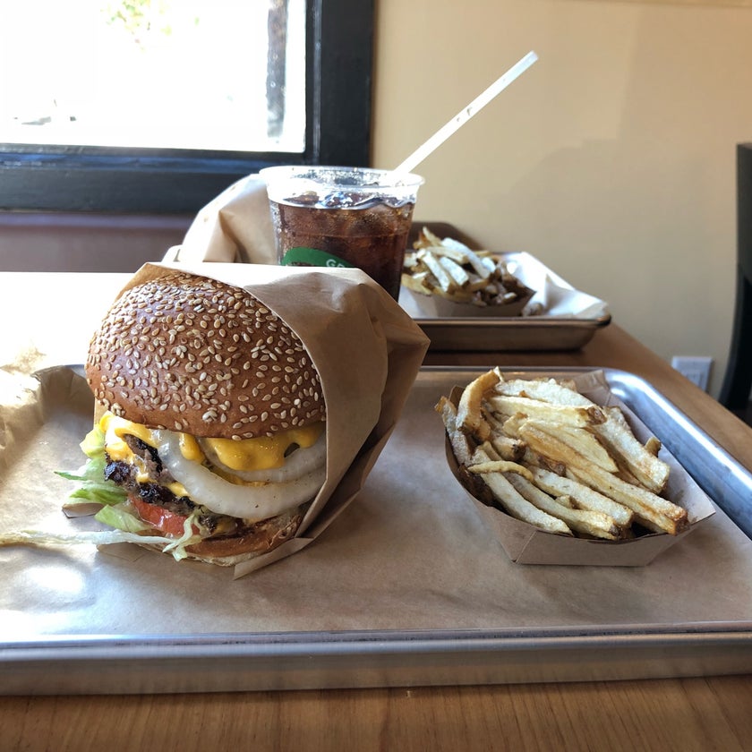 Hi-Way Burger & Fry - Burger Joint,Fast Food Restaurant,Burgers,Fast Food - good service,burgers,cheese,salads,french fries,milkshakes,homemade food,buns,cheeseburgers,pickles,sesame,olive oil,grilled onions,grass fed