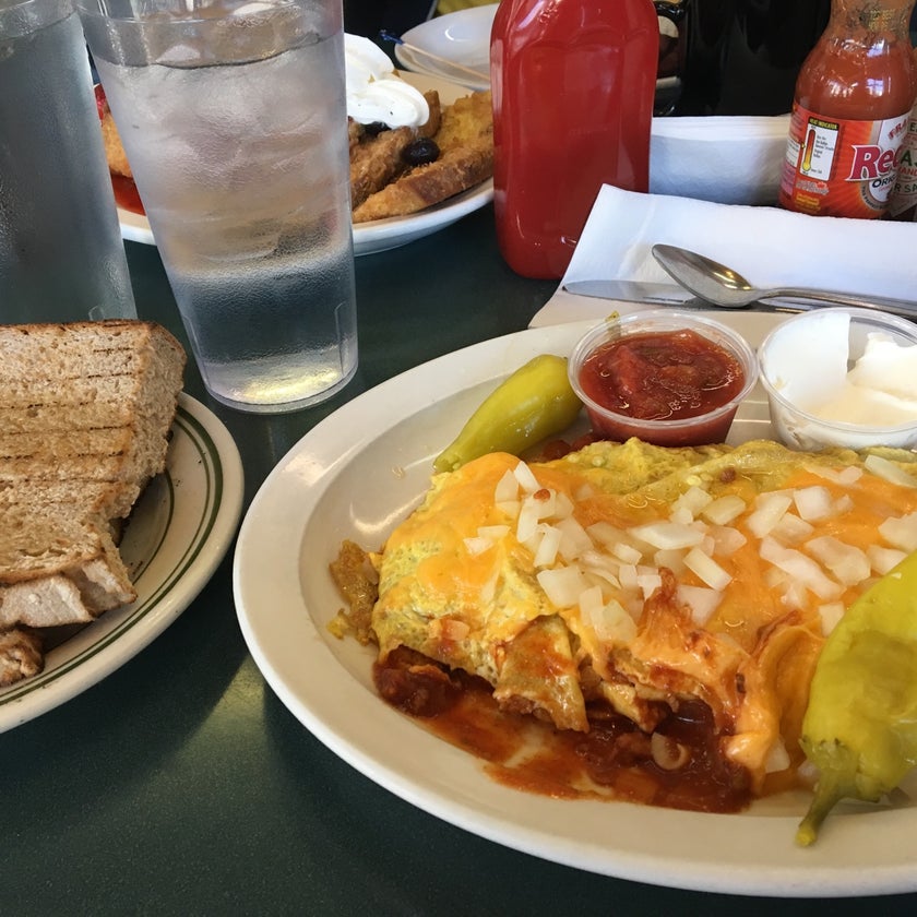 Angelo's - Deli,Diner,American Restaurant - restaurants,bar,coffee,breakfast food,cheese,lunch,brunch food,town,parking,eggs,crowded,pancakes,bakeries,waffles,trendy,good for dates,French toast,lemonade,diner food,walnuts,good for groups,good for special occasions,fresh squeezed OJ,huevos rancheros,raisin bread,lox benedict