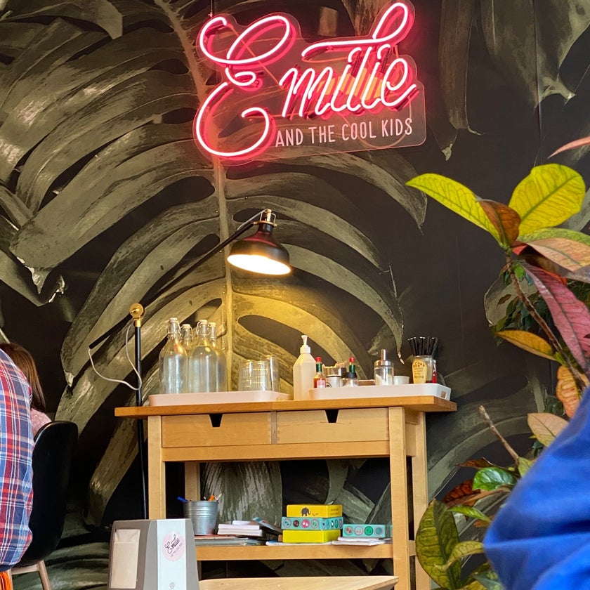 Emilie and the cool kids - Bagel Shop - coffee,chocolate,pastries,cookies,vegan food,lemon,muffins,raspberry,chocolate cake,scones,almond milk
