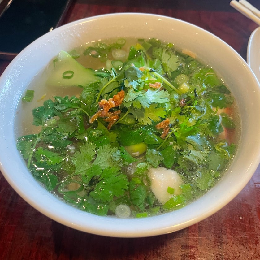 Huynh Restaurant - Vietnamese Restaurant - bar,coffee,breakfast food,beef,lunch,healthy food,town,rice,parking,city,spicy food,pork,dinner,office,curry,homemade food,appetizers,trendy,good for dates,crispy food,sodas,lemonade,good for a quick meal,spring rolls,tapioca,egg rolls,BYOB,flan,fried eggs,coconut milk,good for groups,pomegranate,Bun Bo Hue,condensed milk,crushed ice,fresh coconuts,bean paste,Bo Luc Lac,fried shallots,banh cuon nhan thit,goi vit,phoenix chicken