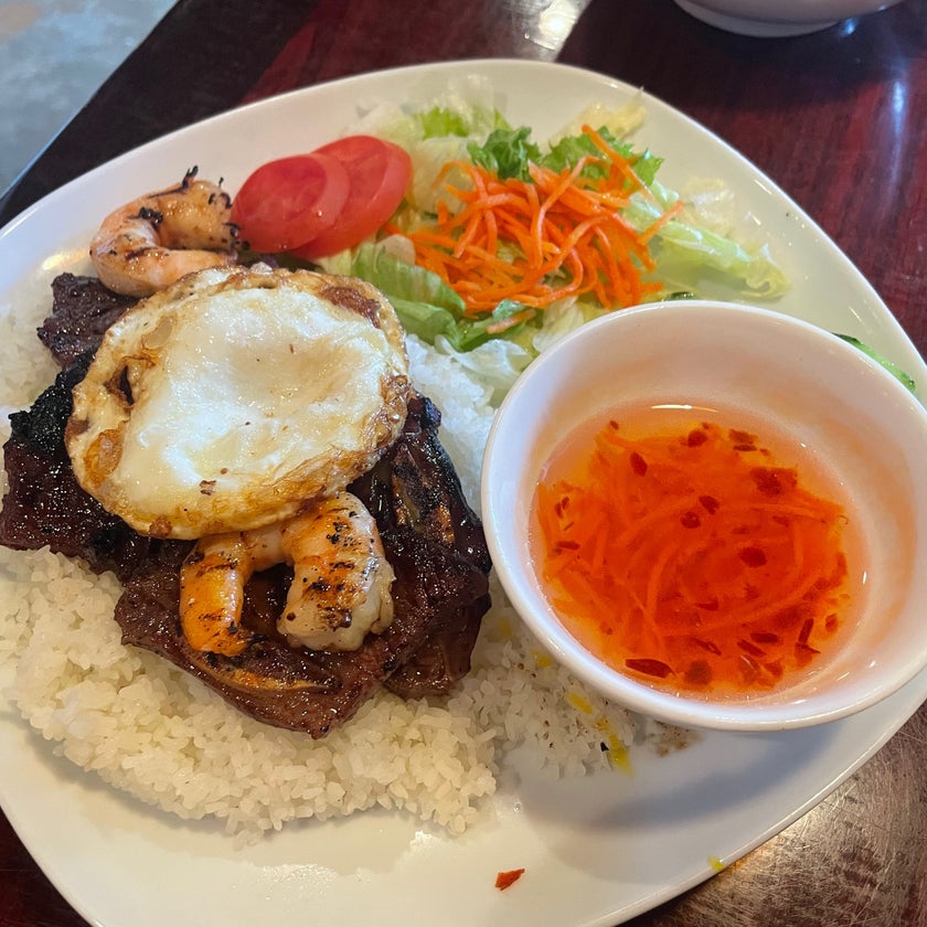 Huynh Restaurant - Vietnamese Restaurant - bar,coffee,breakfast food,beef,lunch,healthy food,town,rice,parking,city,spicy food,pork,dinner,office,curry,homemade food,appetizers,trendy,good for dates,crispy food,sodas,lemonade,good for a quick meal,spring rolls,tapioca,egg rolls,BYOB,flan,fried eggs,coconut milk,good for groups,pomegranate,Bun Bo Hue,condensed milk,crushed ice,fresh coconuts,bean paste,Bo Luc Lac,fried shallots,banh cuon nhan thit,goi vit,phoenix chicken