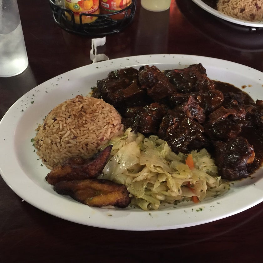 Mangos Caribbean Restaurant - Caribbean Restaurant - chicken,beef,lunch,town,rice,bread,spicy food,dinner,tunes,great value,peppers,mango,relish,lemonade,Christmas,peas,cabbage,scotch,plantains,oxtail,reggae