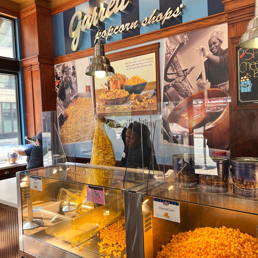 Garrett Popcorn Shops - Grocery Store - cheese,lines,casual,movies,great value,caramel,family-friendly,popcorn,almonds,cheesecorn,chicago mix