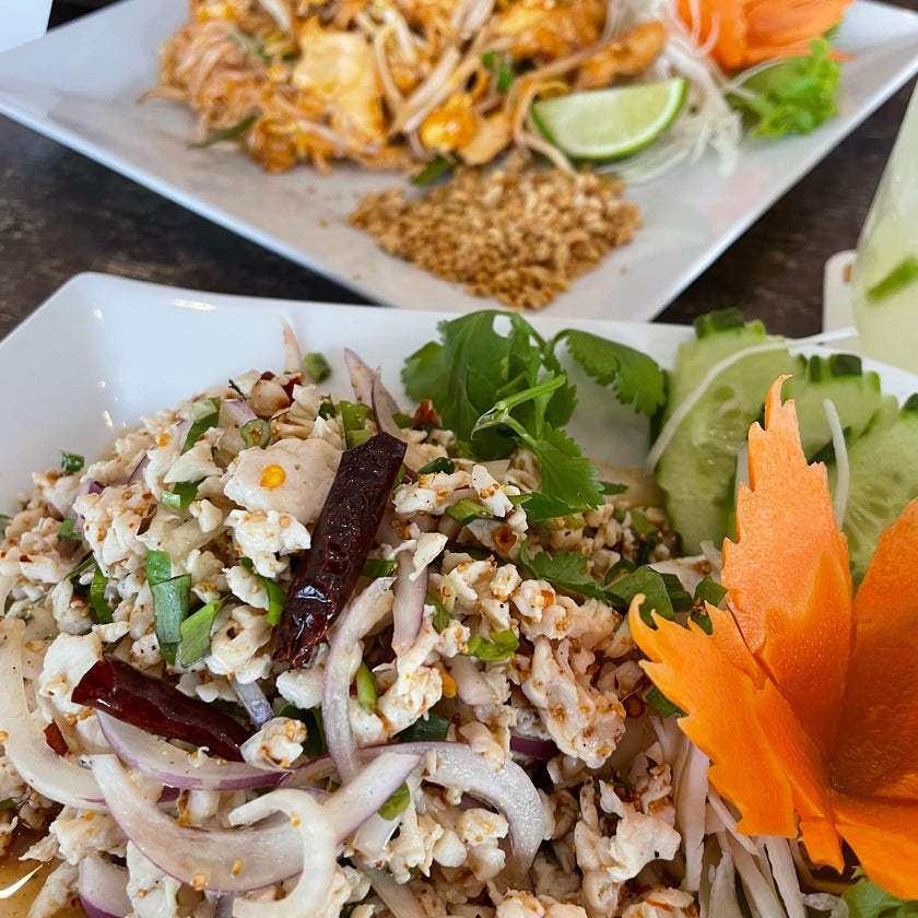 Chon Thong - Thai Restaurant - staff,town