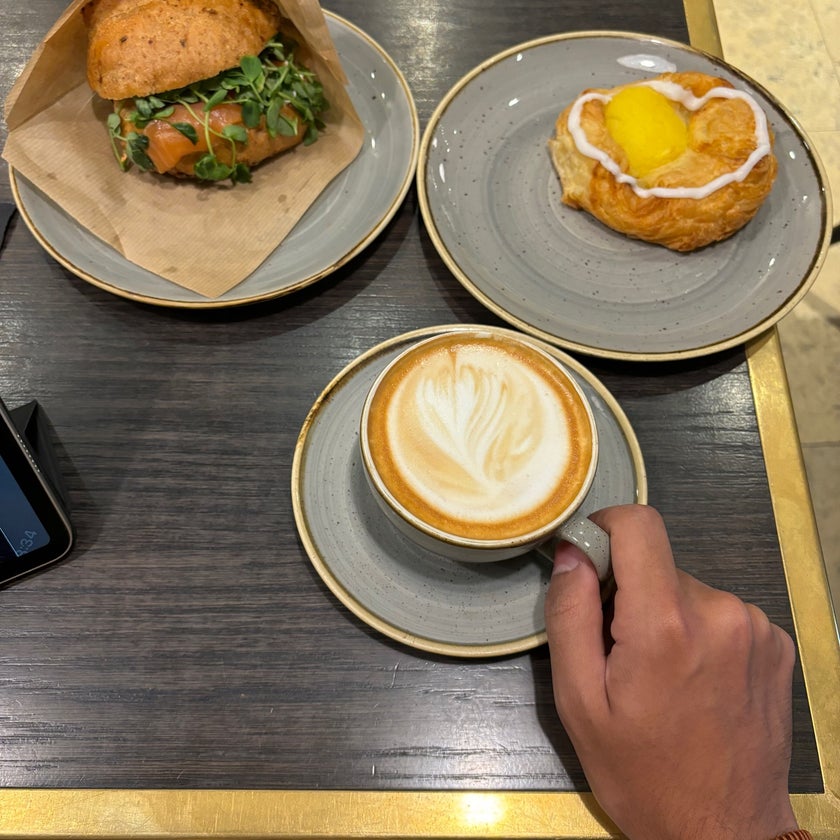 Ole & Steen - Bakery,Cafe, Coffee, and Tea House,Restaurant,Bakeries - restaurants,cheese,pastries,mushrooms,yogurt,ham,truffles,cinnamon,flat whites,toasties,cheap breakfast