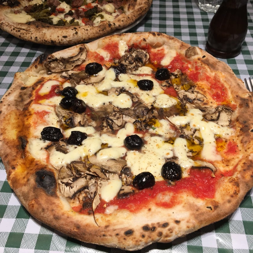 Pizza Pilgrims - Pizzeria,Italian Restaurant,Pizza - pizza,town,spicy food,tomatoes,honey,good for a quick meal,dough,good for groups,basil pesto
