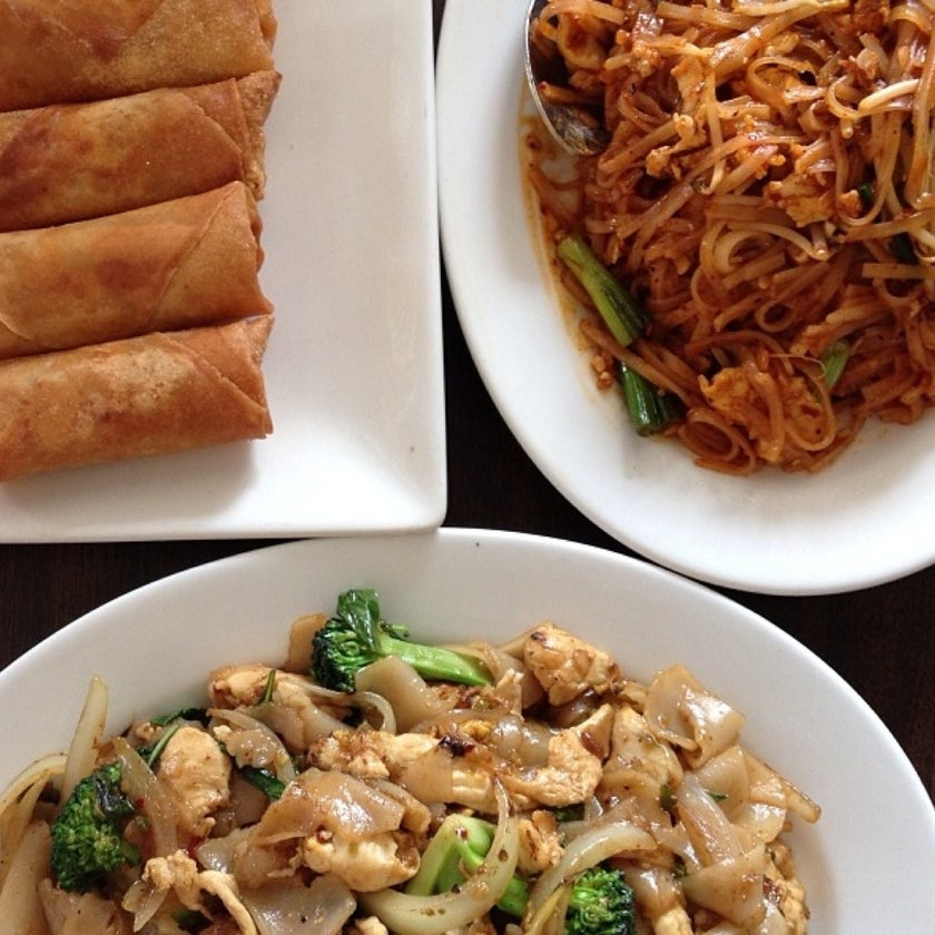 Thai House Restaurant - Thai Restaurant - town,vegetarian food,Thai food,mango,lunch specials,chicken curry,green curry,Thai tea,sticky rice,Panang