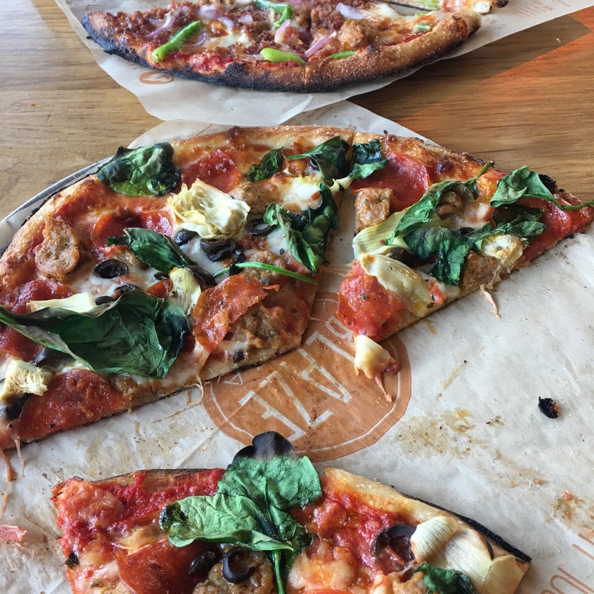 Blaze Pizza - Pizzeria,Fast Food Restaurant - 