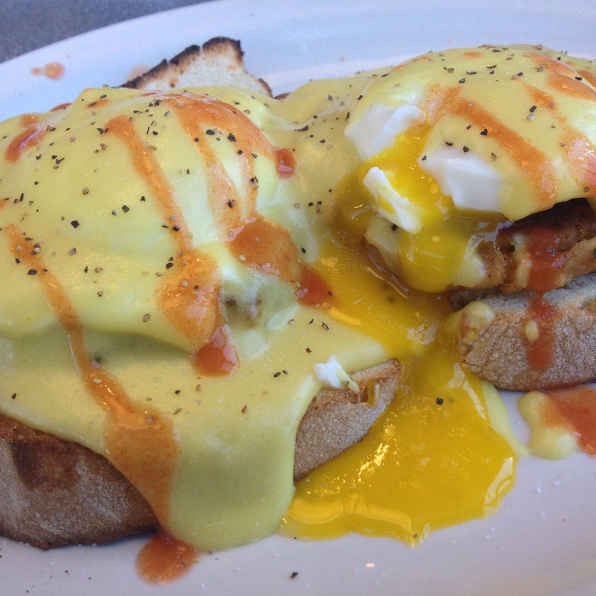 Angelo's - Deli,Diner,American Restaurant - restaurants,bar,coffee,breakfast food,cheese,lunch,brunch food,town,parking,eggs,crowded,pancakes,bakeries,waffles,trendy,good for dates,French toast,lemonade,diner food,walnuts,good for groups,good for special occasions,fresh squeezed OJ,huevos rancheros,raisin bread,lox benedict