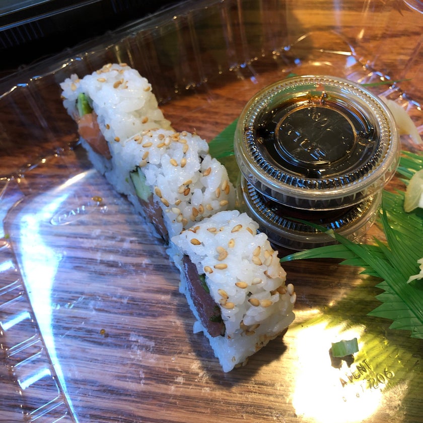 Sushi House - Sushi Restaurant - lunch,parking,dinner,great value,chicken salad,lively,chicken teriyaki,hamachi,tommago