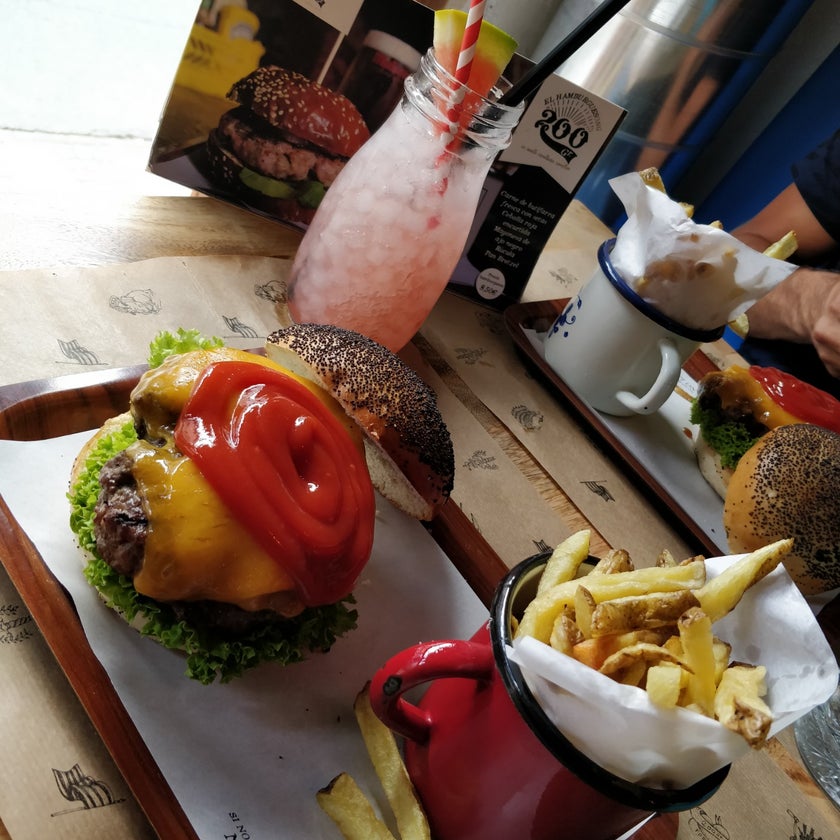 200 Gramos Burger & Beverage Cicer - Burger Joint - 