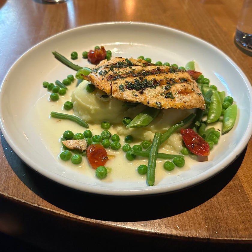 JOEY Bentall One - New American Restaurant - bar,good service,lunch,town,outdoor seating,dinner,office,great value,appetizers,trendy,good for special occasions,soy chicken