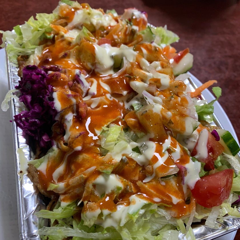 Dönerland Eethuis - Moroccan Restaurant - vegetables,doner kebab,garlic sauce,grilled bread