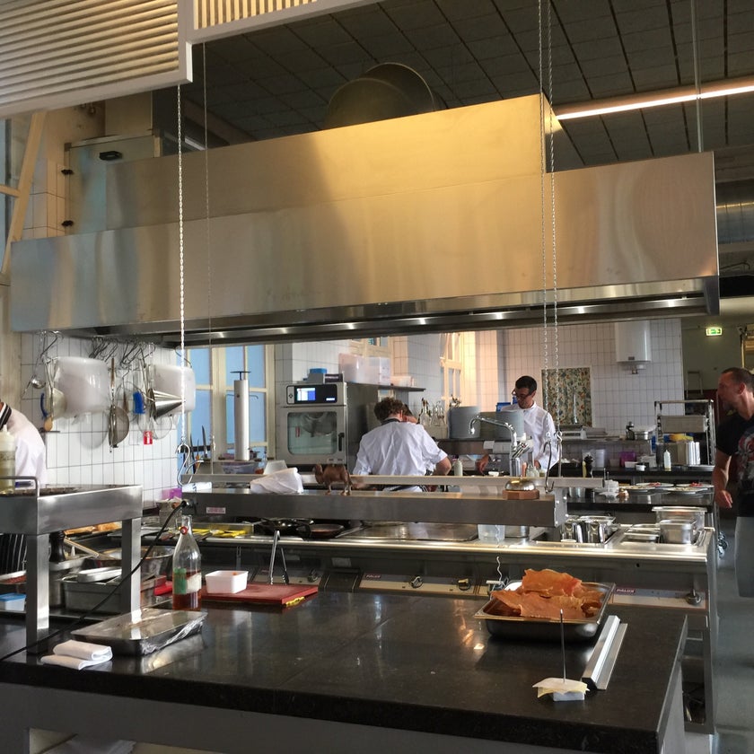 Scheepskameel - Modern European Restaurant - restaurants,desserts,friendly staff,wine,dinner,crowded,spacious,trendy
