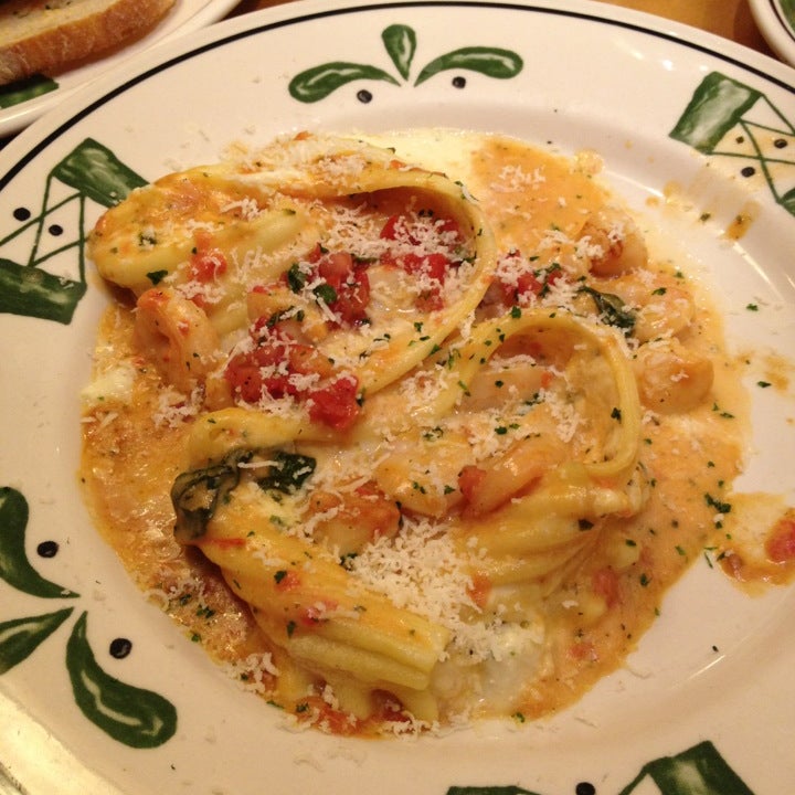 Olive Garden - Italian Restaurant,Italian,Salad,Soup - good service,beef,salads,lunch,clean,pasta,parking,dinner,great value,good for dates,family-friendly,good for special occasions,zuppa soup,toscana