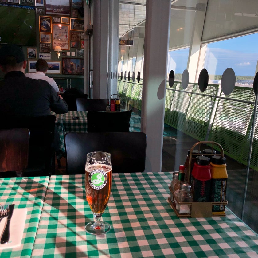 O'Learys Arlanda Terminal 2 Airport - American Restaurant - beer,fish & chips