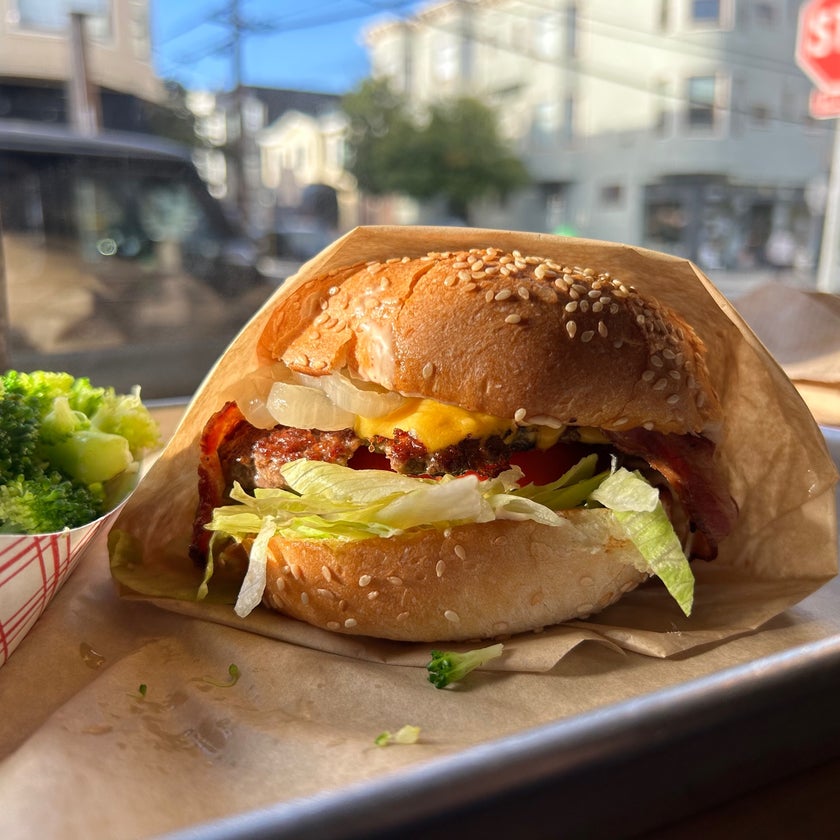 Hi-Way Burger & Fry - Burger Joint,Fast Food Restaurant,Burgers,Fast Food - good service,burgers,cheese,salads,french fries,milkshakes,homemade food,buns,cheeseburgers,pickles,sesame,olive oil,grilled onions,grass fed