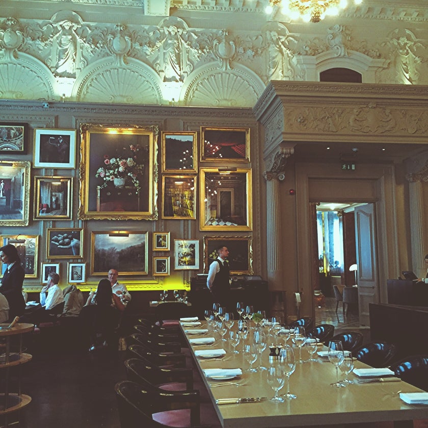 Berners Tavern - Bar,English Restaurant,German Restaurant,British,Pubs - restaurants,bar,meats,alcohol,coffee,desserts,breakfast food,sandwiches,pricey,salads,well,lunch,healthy food,eggs,liquor,milk,dinner,books,chips,crowded,toast,events,waffles,cocoa,spacious,trendy,good for dates,honey,berries,yogurt,ham,noisy,ginger,luxury,eggplant,pesto,pork chops,paintings,artichokes,bright,hazelnut,interior design,zucchini,sourdough bread,cauliflower,tongue,good for groups,good for business meetings,good for special occasions,on the ground,Sunday roasts,bone marrow,venison,dill,beetroot,mushroom risotto,chandeliers,White Russians,buttermilk pancakes,salted caramel ice cream,private dining,mint ice cream,chicken popcorn,cereal killer,london edition hotel,spectacular dining