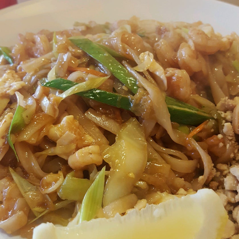 Thai Grill - Asian Restaurant - chicken,spicy food,green curry,coriander