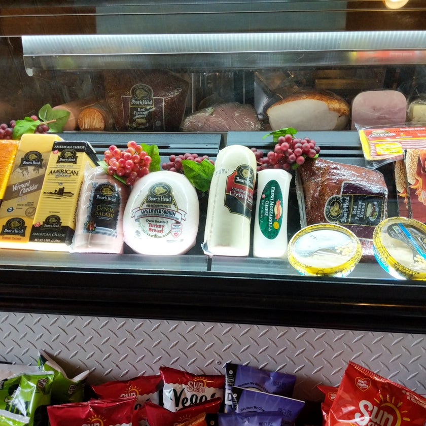Bonafide Delicatessen - Burger Joint,Deli,American Restaurant - meats,good service,beer,inexpensive,sandwiches,cheese,eggs,bacon,cappuccinos,honey,iced coffee,delis,good for a quick meal,fridge