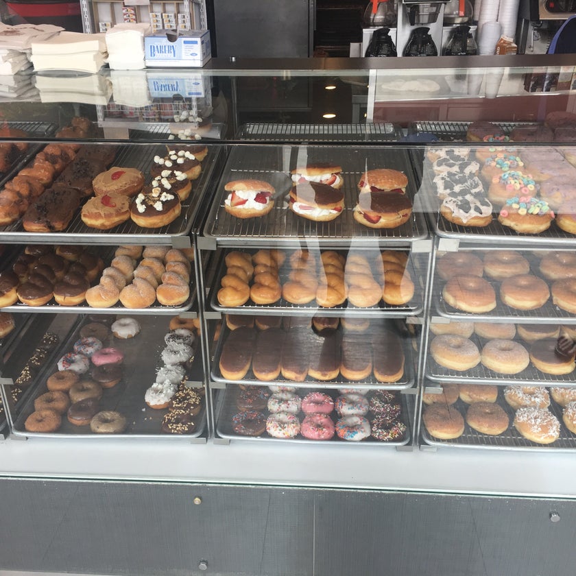 B & B Donuts - Donut Shop - good service
