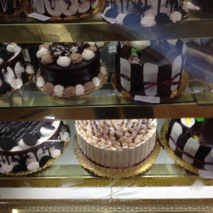 Ostrovitsky Bakery - Bakery,Middle Eastern Restaurant,Bakeries - eggs,chocolate cake,challah