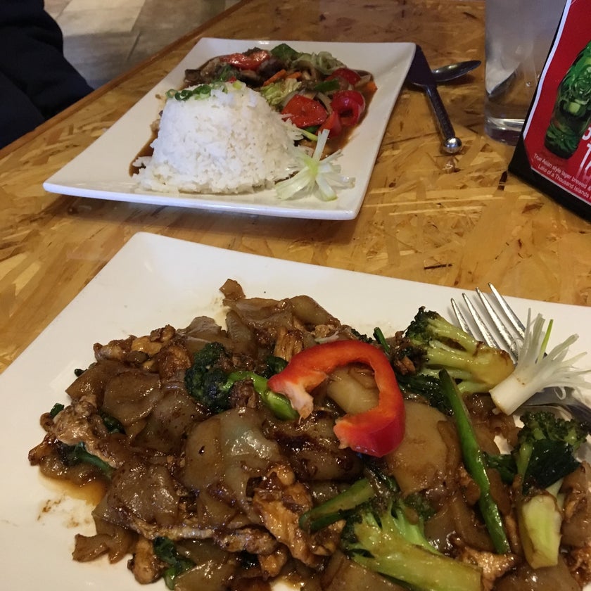 Thipi Thai - Thai Restaurant,Thai - lunch,dinner,duck,Tom Yum soup,good for groups,panang curry,Syrah,pad siew,thai salad