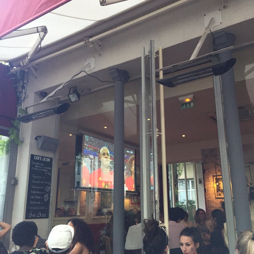 Le Café Jean - Bar,French Restaurant - good service,casual,happy hour,chicken burgers