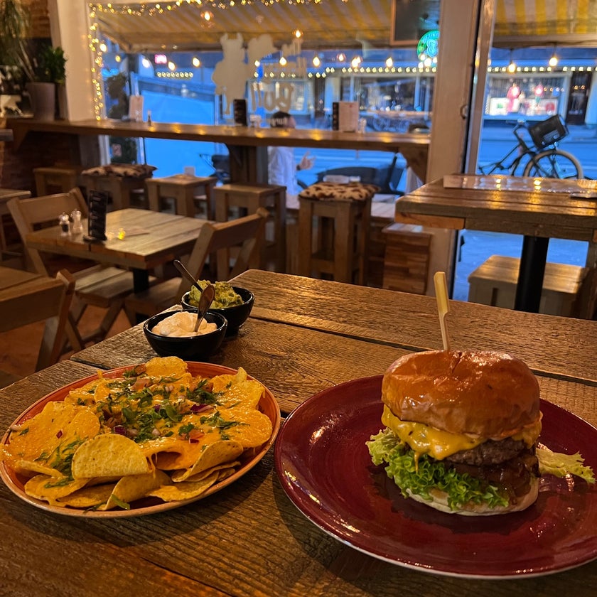 The Happy Bull - Burger Joint - restaurants,burgers,spicy food,milkshakes,nachos,good for groups,non alcoholic beer