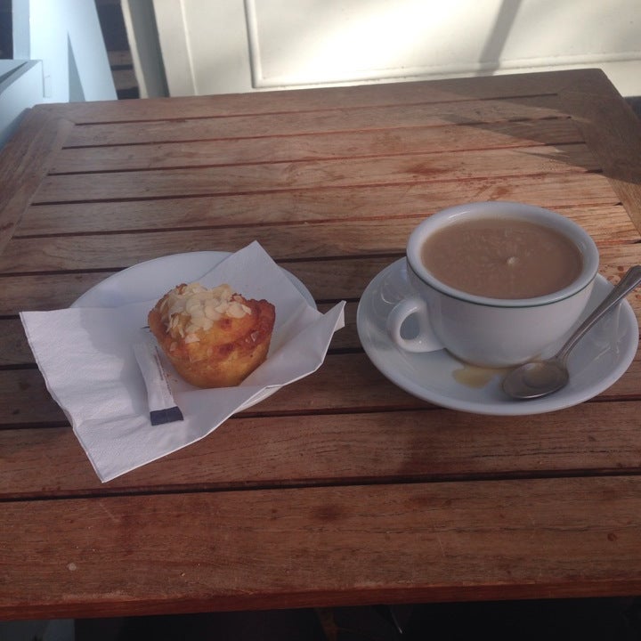Grove Park Deli - Gourmet Store - pies,delis,cinnamon rolls,pain au chocolat,sausage rolls
