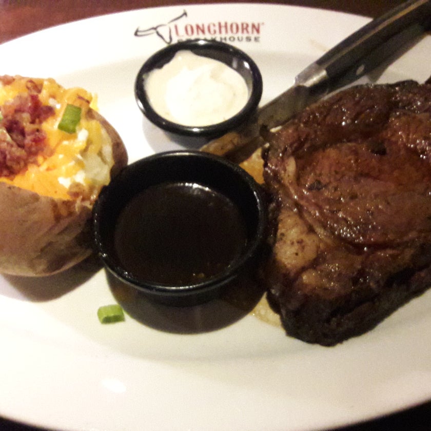 Longhorn Steakhouse - Steakhouse - staff,burgers,lunch,steak,parking,dinner,avocado,prime rib,chicken panini