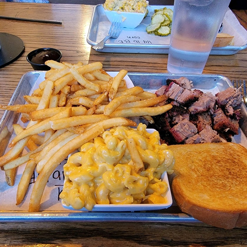 Burnt End BBQ - BBQ Joint - restaurants,music,lunch,clean,parking,chili,good for a quick meal,baked potatoes,potato salad,good for groups,burnt ends