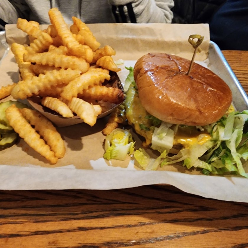 Burnt End BBQ - BBQ Joint - restaurants,music,lunch,clean,parking,chili,good for a quick meal,baked potatoes,potato salad,good for groups,burnt ends