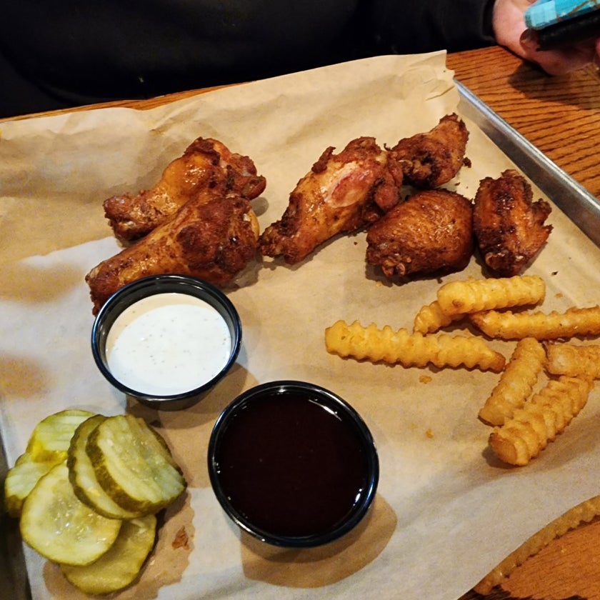 Burnt End BBQ - BBQ Joint - restaurants,music,lunch,clean,parking,chili,good for a quick meal,baked potatoes,potato salad,good for groups,burnt ends