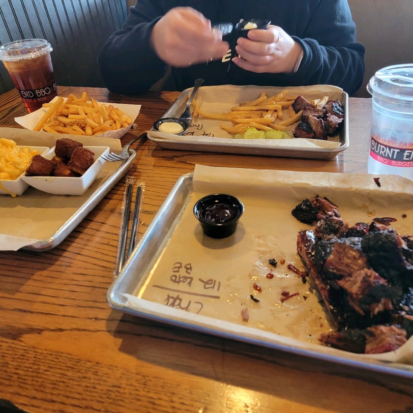 Burnt End BBQ - BBQ Joint - restaurants,music,lunch,clean,parking,chili,good for a quick meal,baked potatoes,potato salad,good for groups,burnt ends