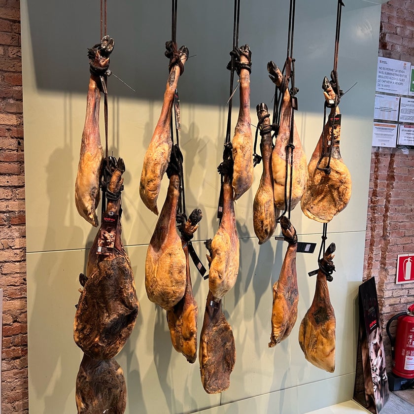 Andreu Xarcuteria i Tastets - Deli - restaurants,staff,crowded,trendy,ham,good for a quick meal,good for singles
