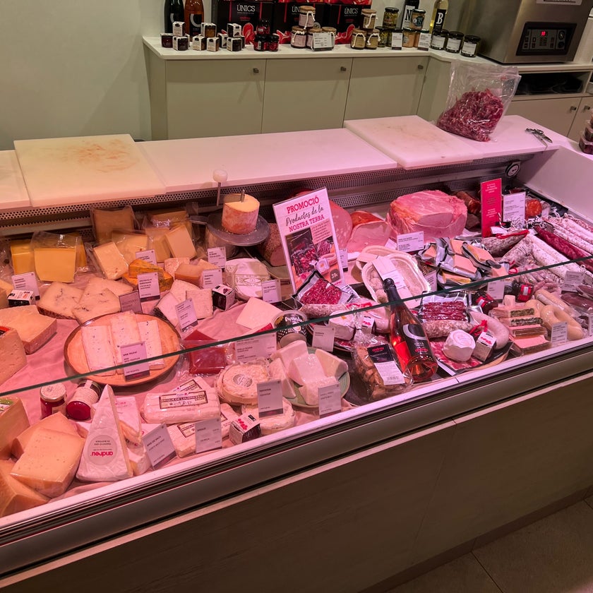 Andreu Xarcuteria i Tastets - Deli - restaurants,staff,crowded,trendy,ham,good for a quick meal,good for singles