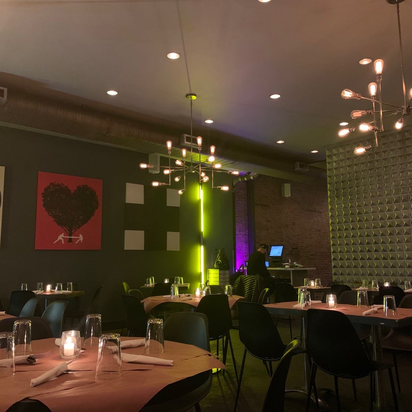 Song - Thai Restaurant - bar,chicken,inexpensive,well,lunch,park,outdoor seating,dinner,curry,gardens,big portions,takeout,trendy,good for dates,delivery,states,good for groups,good for special occasions,Panang,spicy pork,summer rolls,coconut soup,plum sauce,good for singles,best pad