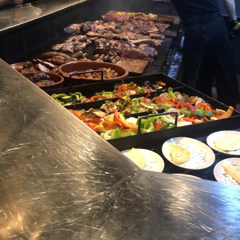 The Knife - Argentinian Restaurant,Steakhouse - restaurants,salads,barbecue,dinner,all you can eat,crowded,cute,trendy,prints,lively,good for groups,good for business meetings,good for special occasions,free buffet